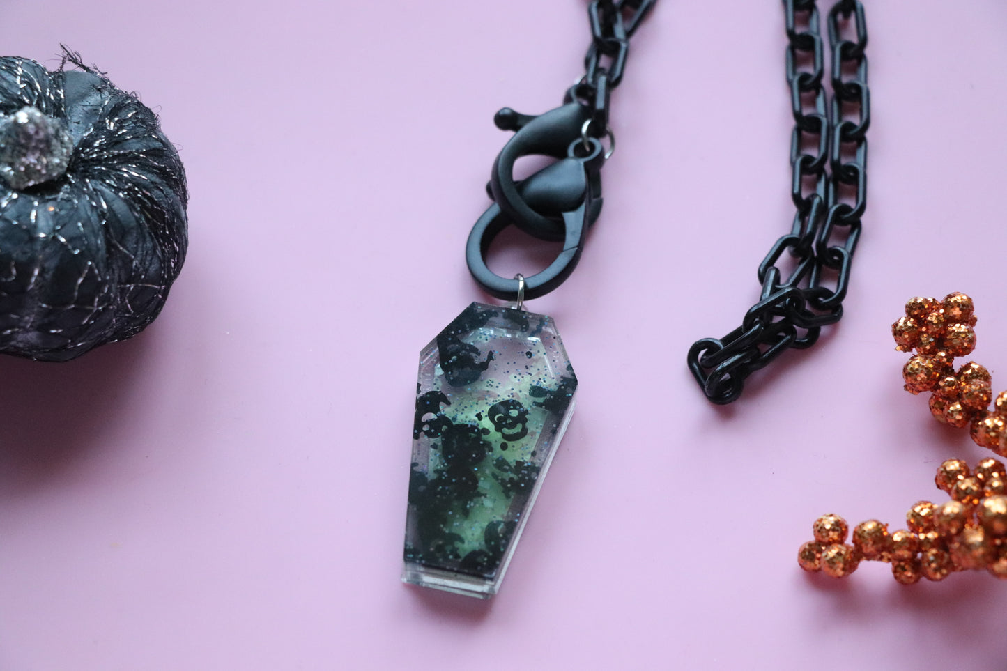 Collier Cercueil shaker glow in the dark