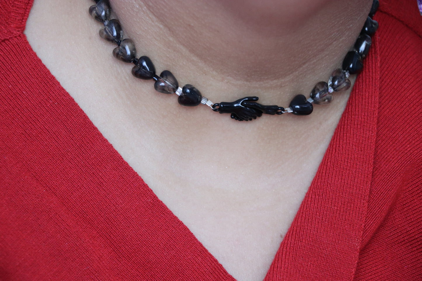 Collier main dans la main