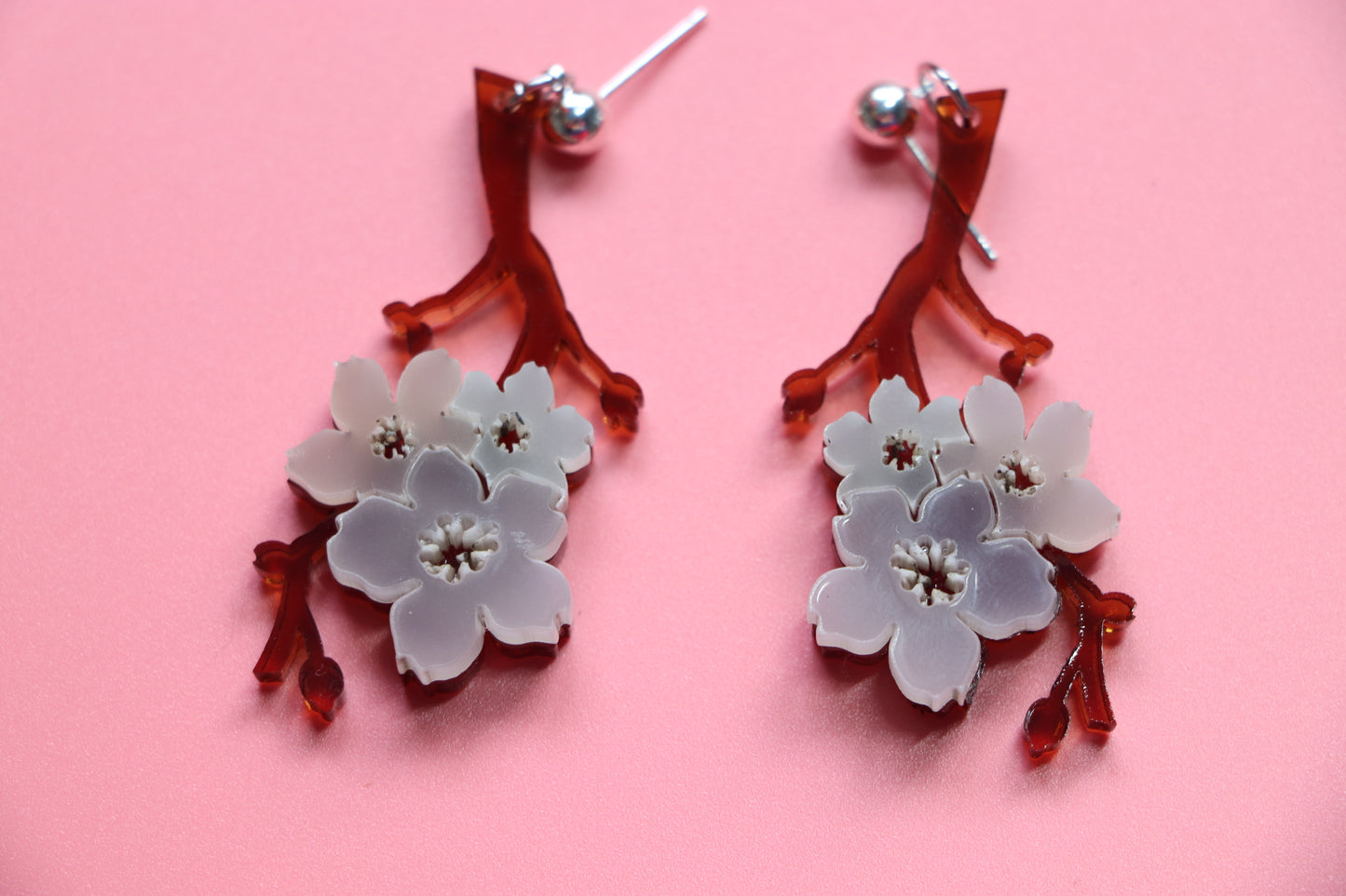 Sakura magique (Couleurs s'activent aux UV)