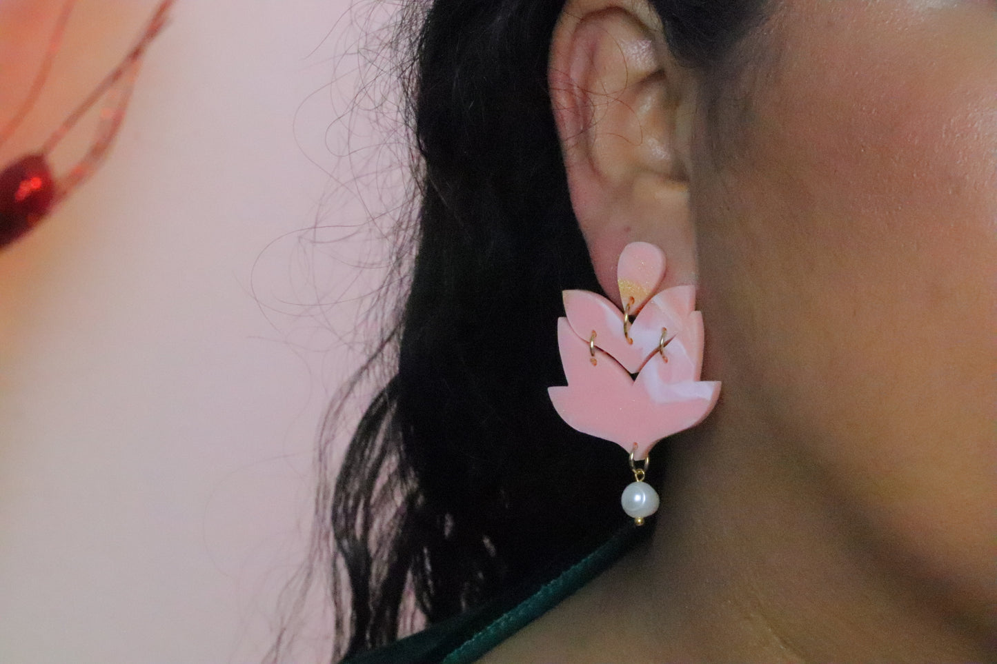 Boucle d'oreille pastel marbré avec perle