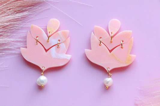 Boucle d'oreille pastel marbré avec perle