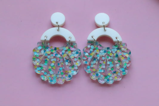 Scalloped confettis pastel